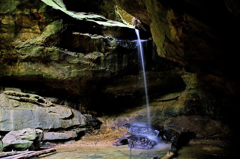 Photo of Conkle's Hollow Falls in Hocking Hills, Ohio